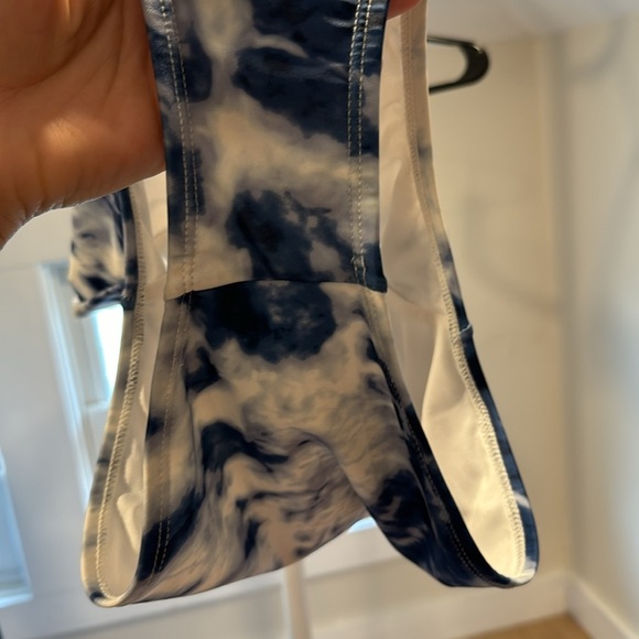 Aeropostale tye dye one shoulder one piece bathing suit, Size M - Picture 4 of 6